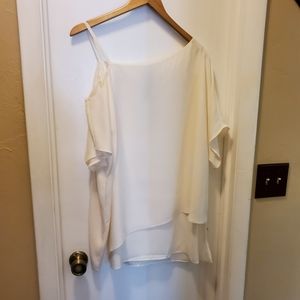 NWT Gorgeous Assimetric Top